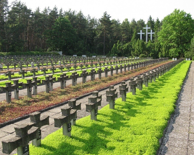 Top 10 WWII memorials in Poland
