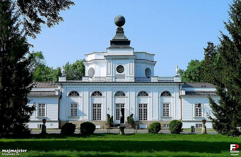 Savoir-vivre lessons at the Jabłonna Palace