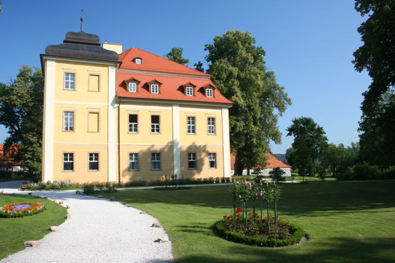 Łomnica Palace