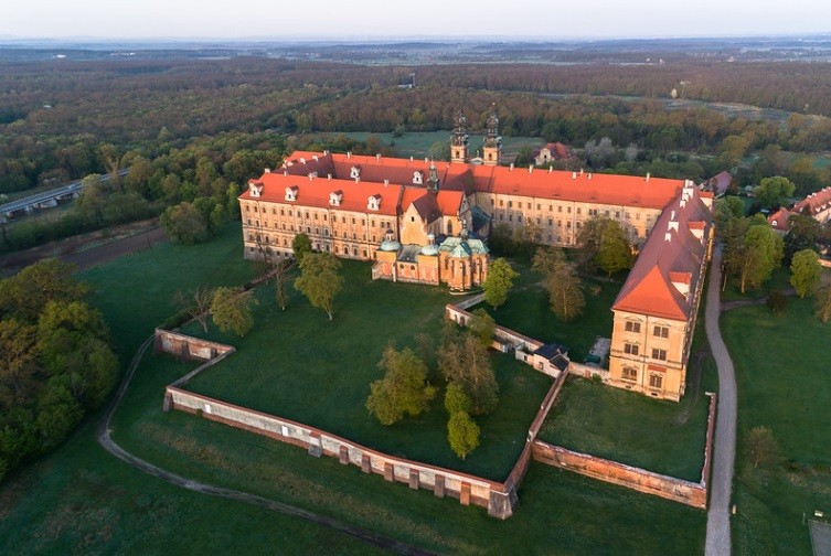Lubiąż Abbey